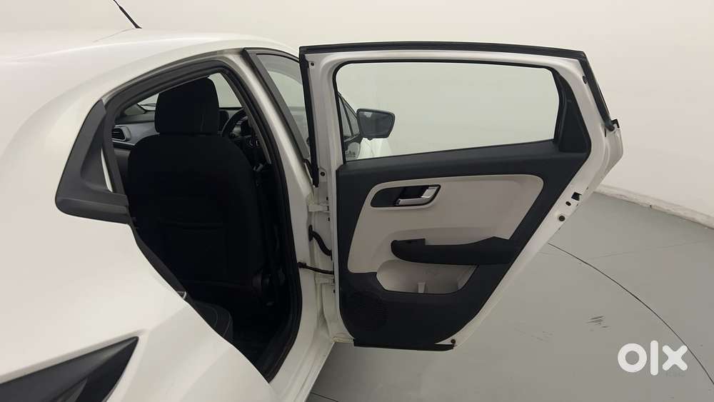 Tata Altroz 1.2 Xt, 2023, Cng & Hybrids