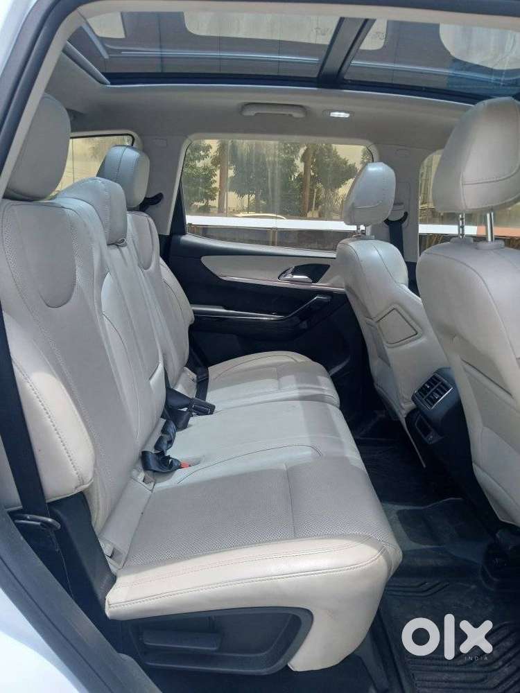 Mahindra Xuv700 2.2 Ax 7 Diesel At Str, 2025, Diesel