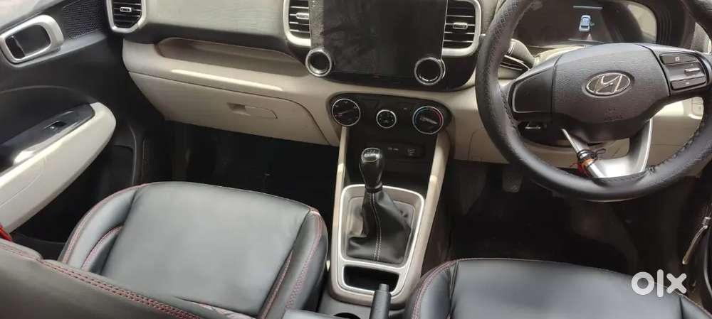Hyundai Venue 2025 Petrol 13000 Km Driven