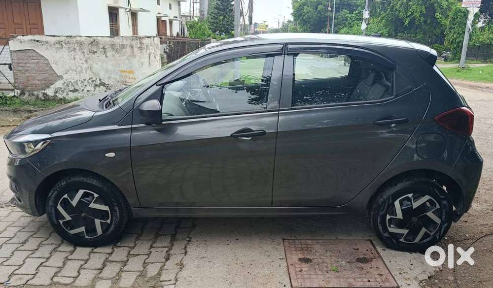 Tata Tiago 1.2 Revotron Xm Cng, 2025, Cng & Hybrids
