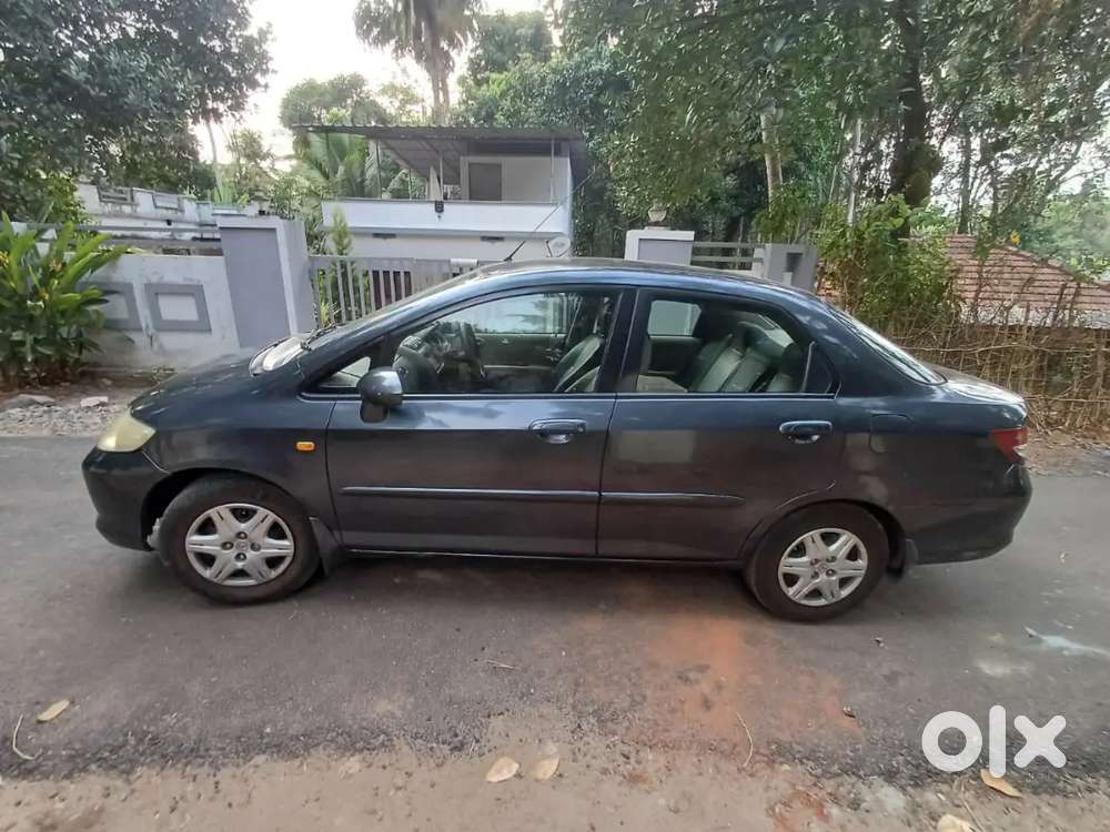 Honda City Zxi 2004 Petrol Well Maintained