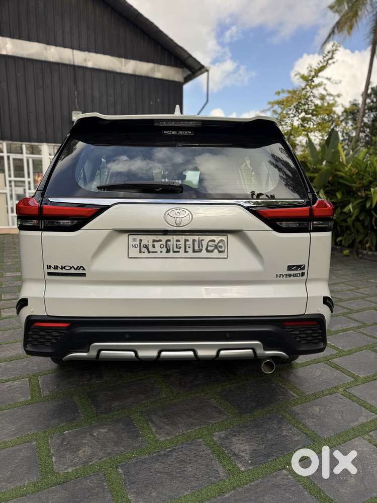 Toyota Innova Hycross 2.0 Zx (o) Hybrid 7 Str, 2025