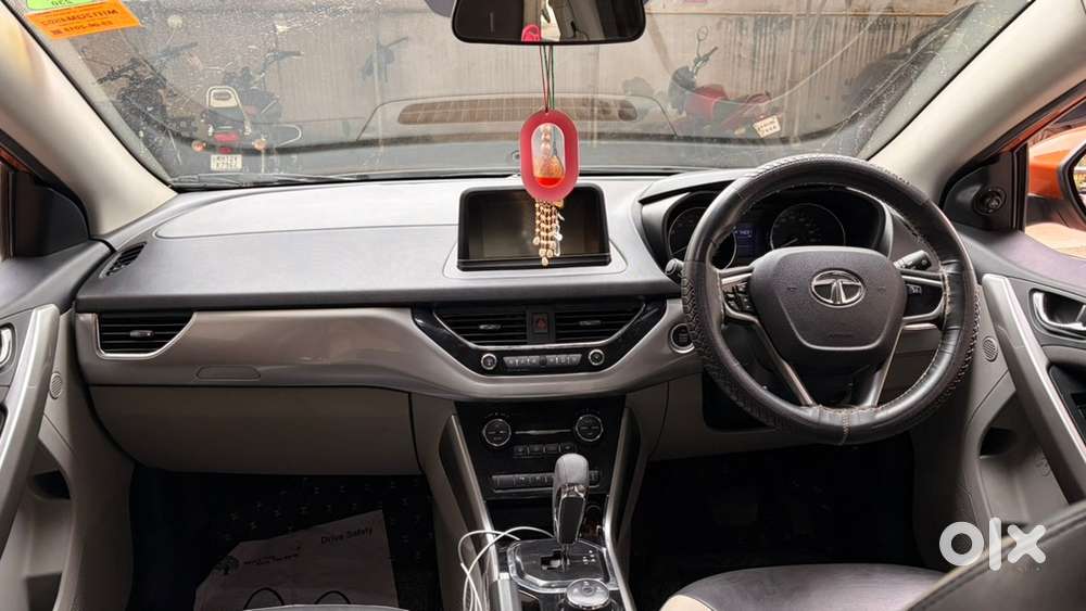 Tata Nexon Diesel 2018 - Dualtone Marigold Grey Automatic Diesel