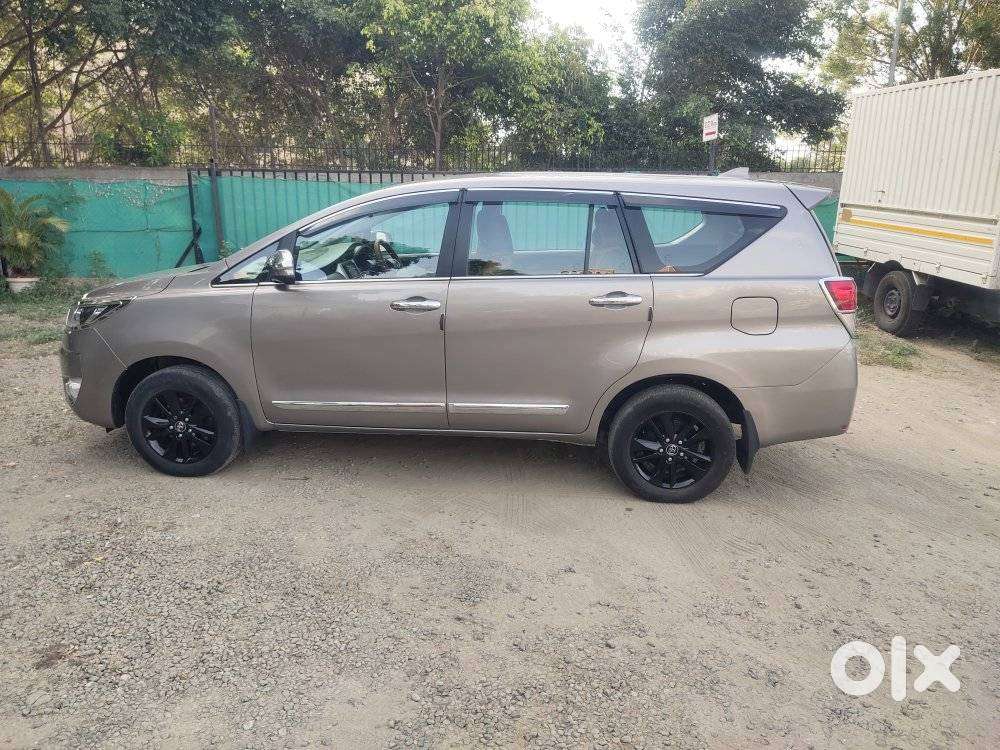 Toyota Innova Crysta 2.4 G Plus Mt 8 Str, 2017, Diesel
