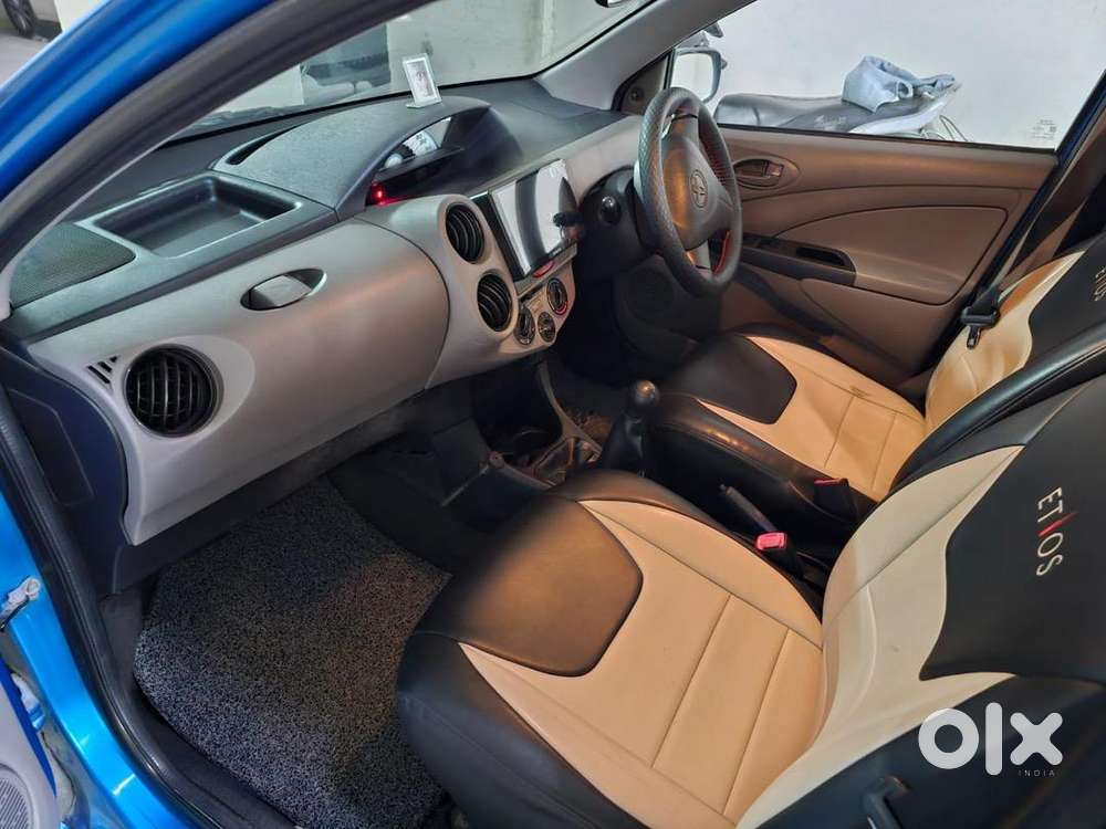 Toyota Etios Liva 2011 Petrol 90000 Km Driven