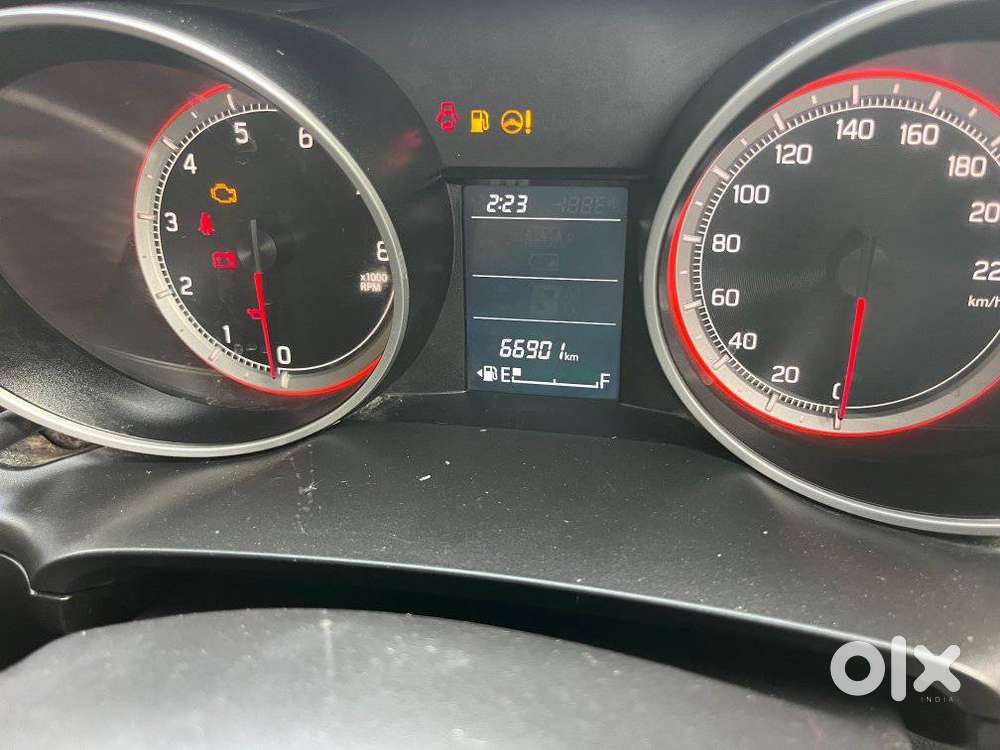Maruti Suzuki Swift Vxi + Manual, 2022, Petrol