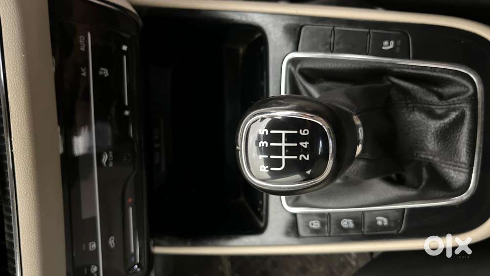 Skoda Slavia Style 1.0l Tsi Mt, 2022, Petrol