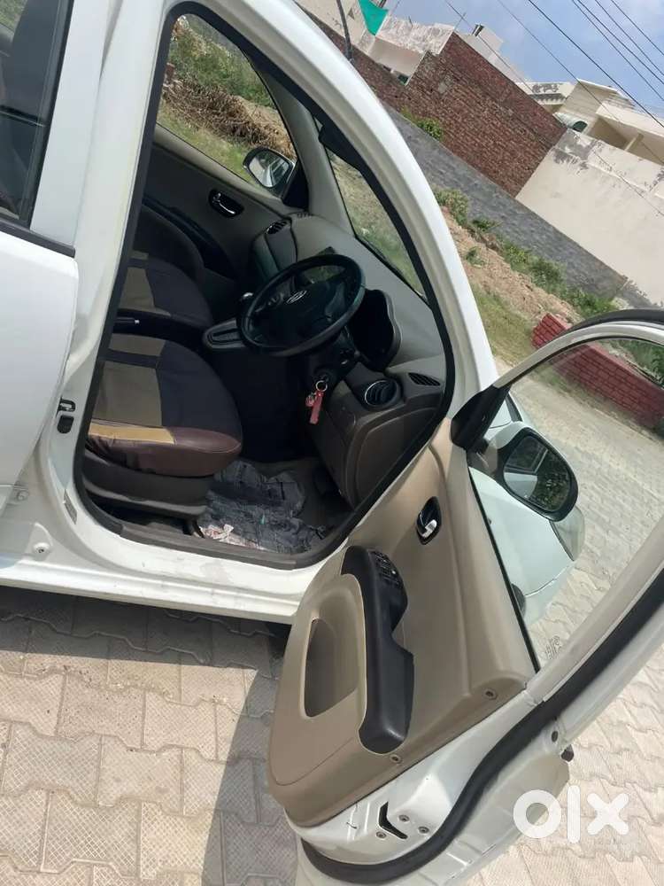 Hyundai I10 Sportz 2012 Automatic