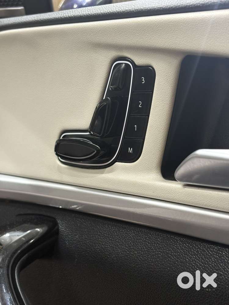 Mahindra Xuv700 2.2 Ax 7 Diesel At Luxury Pack Str, 2024, Diesel