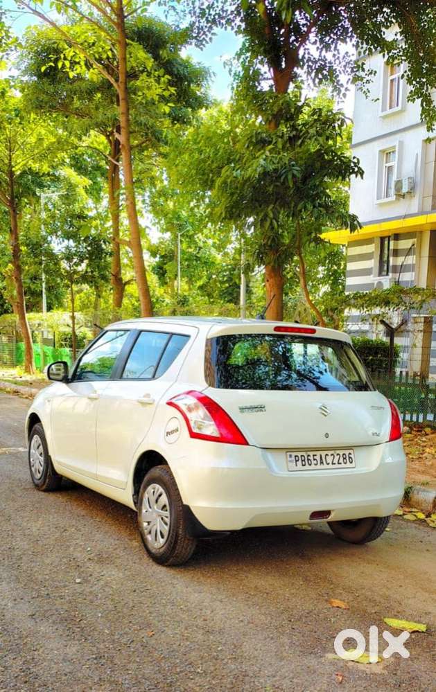 Maruti Suzuki Swift Vxi Optional, 2015, Petrol
