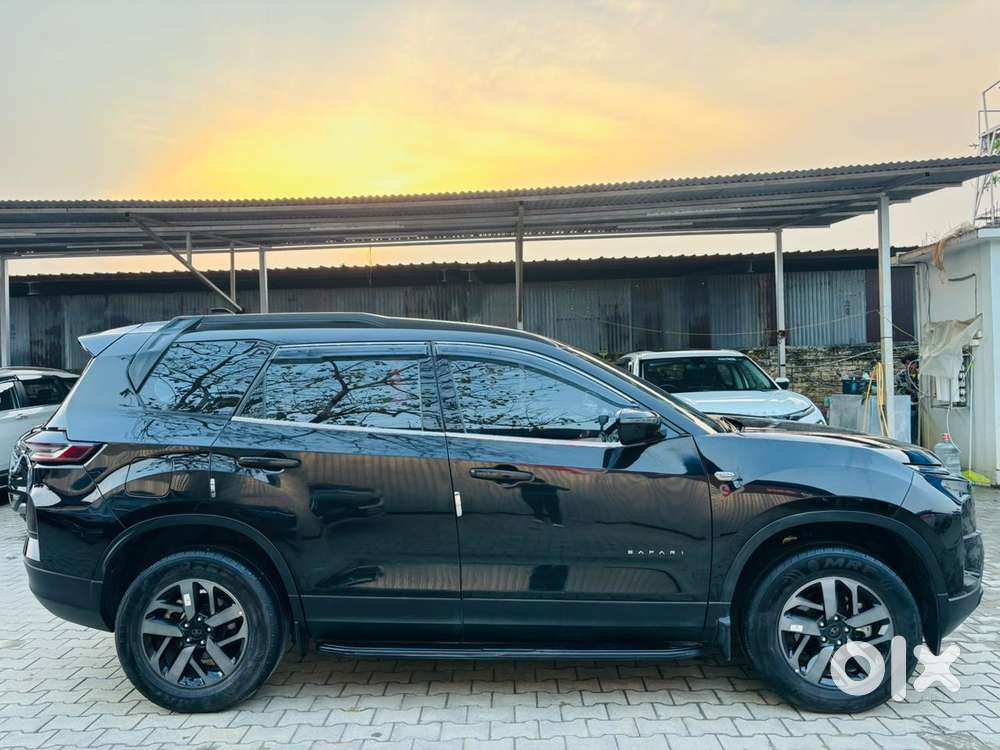 Tata Safari Pure Plus S Dark Edition, 2025, Diesel