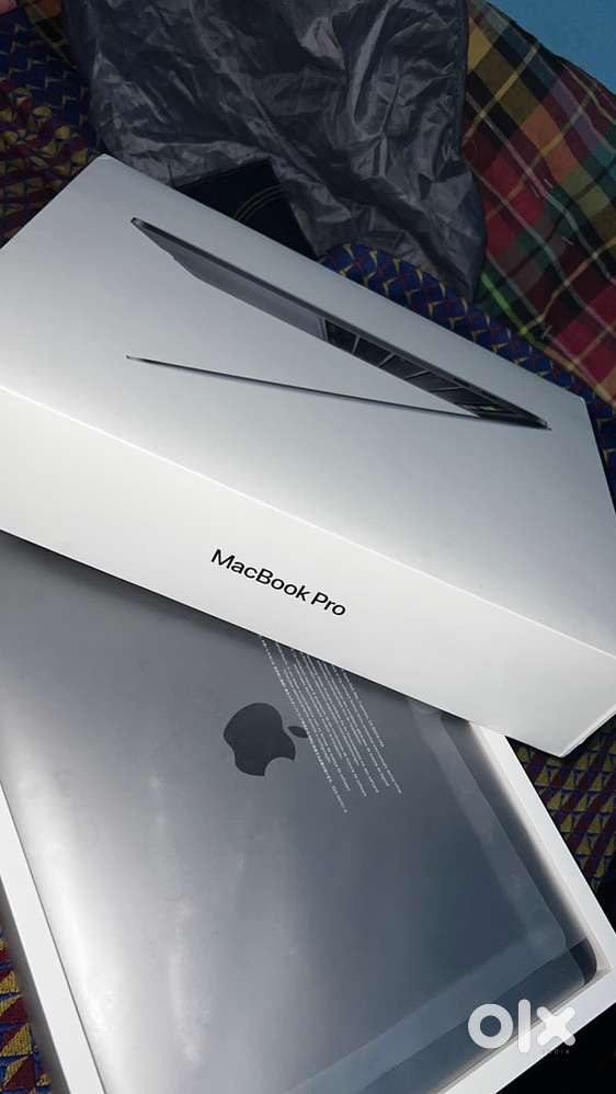 MACBOOK PRO 2020 with touchbar