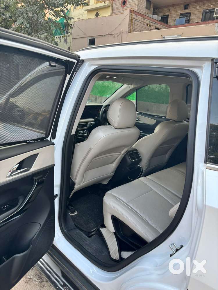 Mahindra Xuv700 2.2 Ax 7 Diesel At Luxury Pack Str, 2025, Diesel