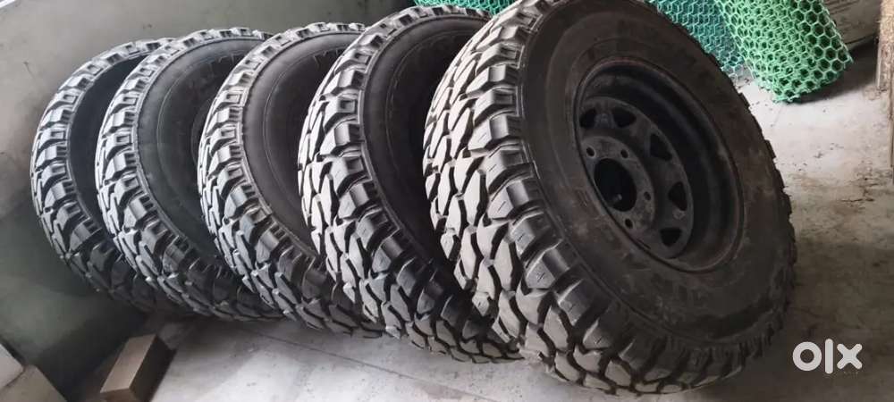 Mahindra Jeep With 5 Extra Tyre, Rear Two Extra Seat And Rear Roof