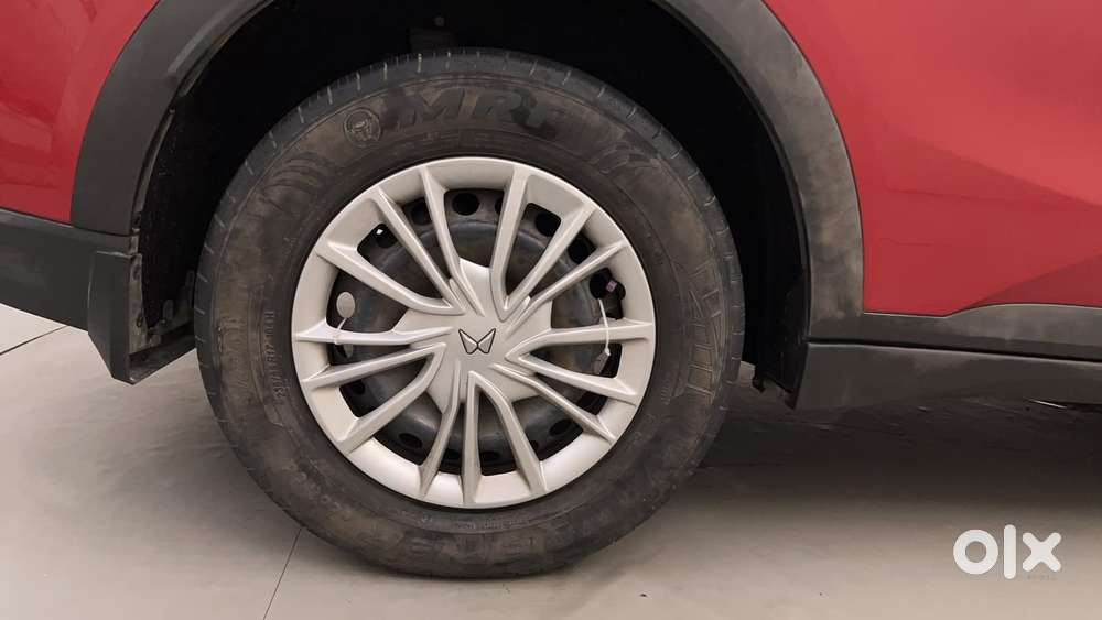 Mahindra Xuv700 2.0 Ax 3 Petrol At 5 Str, 2021, Petrol