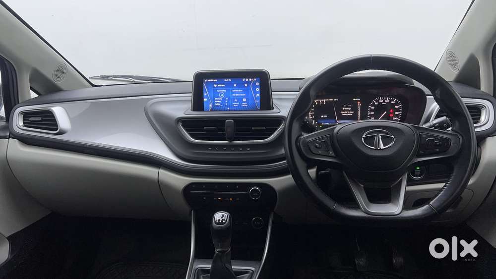 Tata Altroz Xz Plus (s), 2023, Petrol