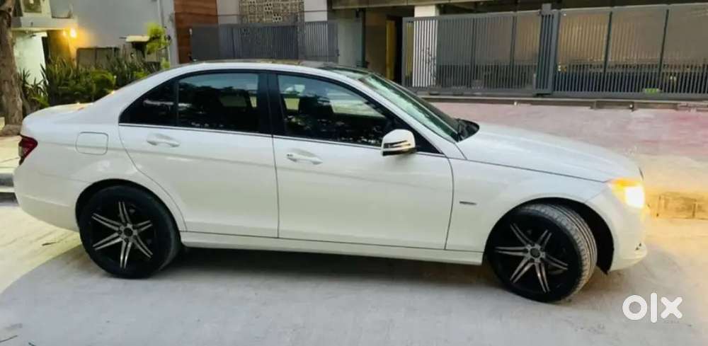 Mercedes-benz C-class 2011 Diesel 52000 Km Driven