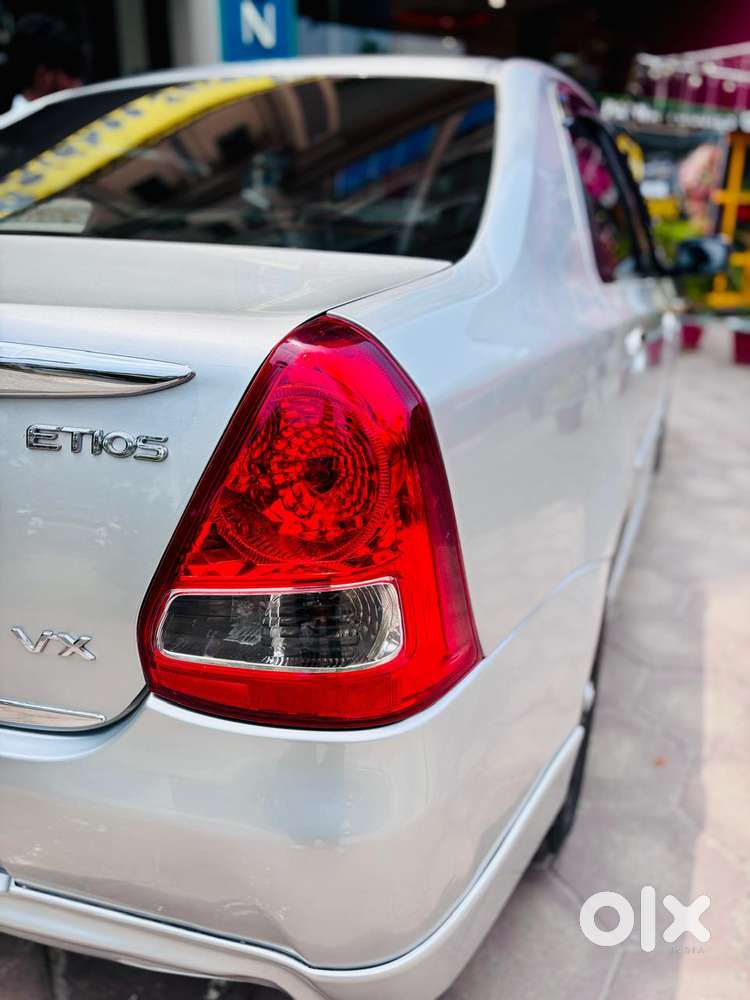 Toyota Etios V, 2011, Petrol