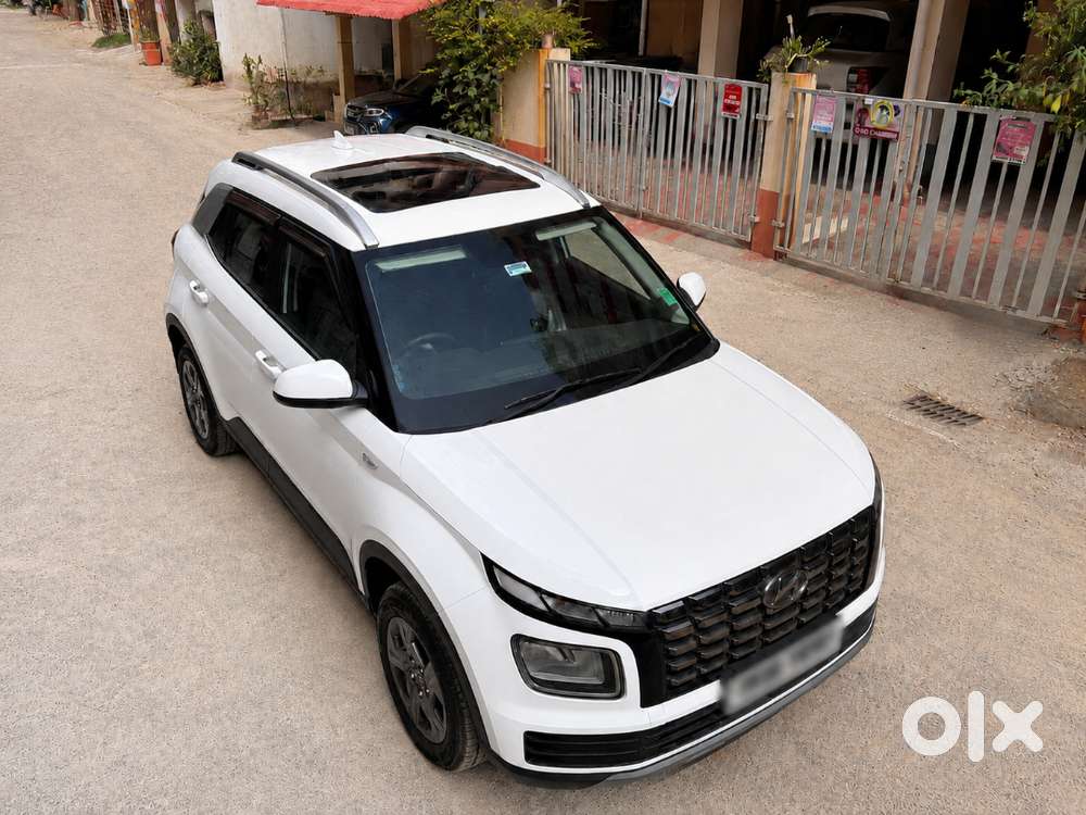 Hyundai Venue S Plus With Sunroof  Brand New  Only 4,300 Km