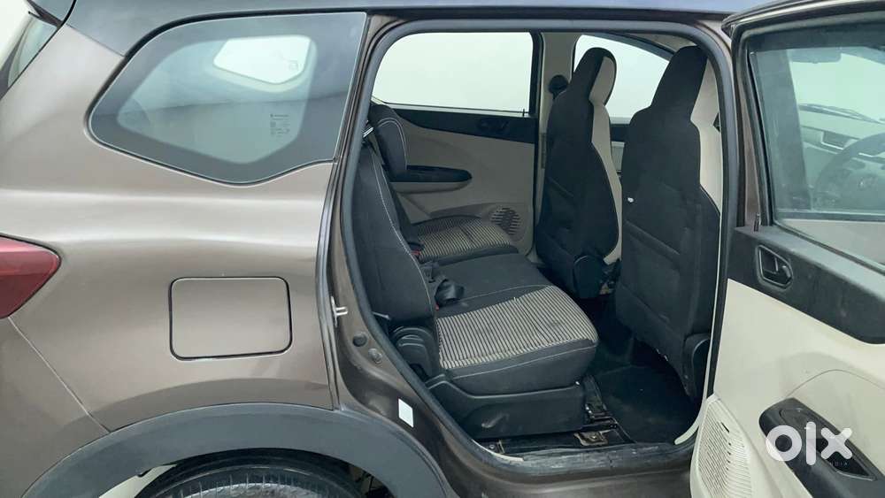 Renault Triber Rxt, 2022, Petrol
