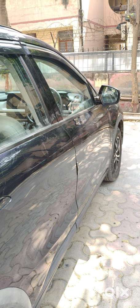 Mahindra Xuv700 2.0 Mx Petrol Mt 5 Str, 2023, Petrol