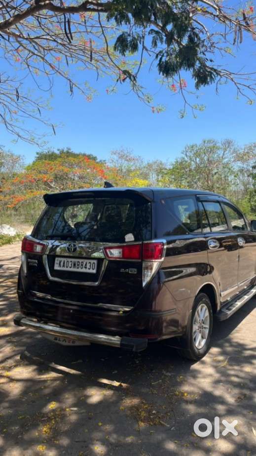 Toyota Innova Crysta 2.4 G Mt, 2017