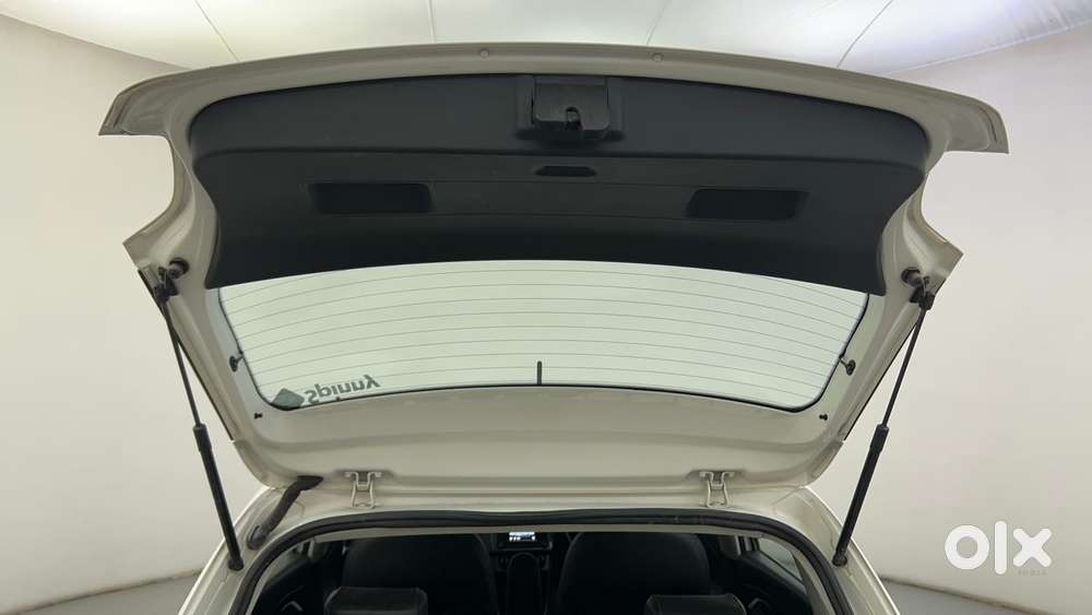 Volkswagen Polo Petrol Highline 1.2l, 2017, Petrol