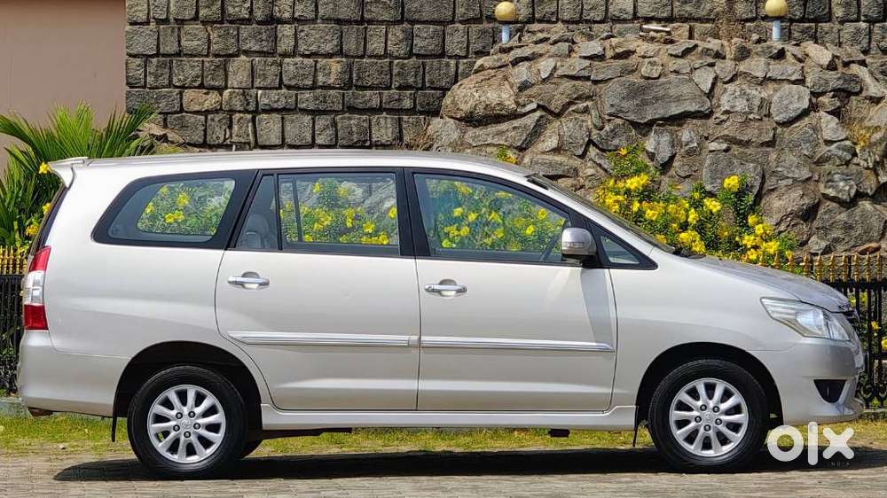 Toyota Innova 2.5 V 8 Str, 2012, Diesel