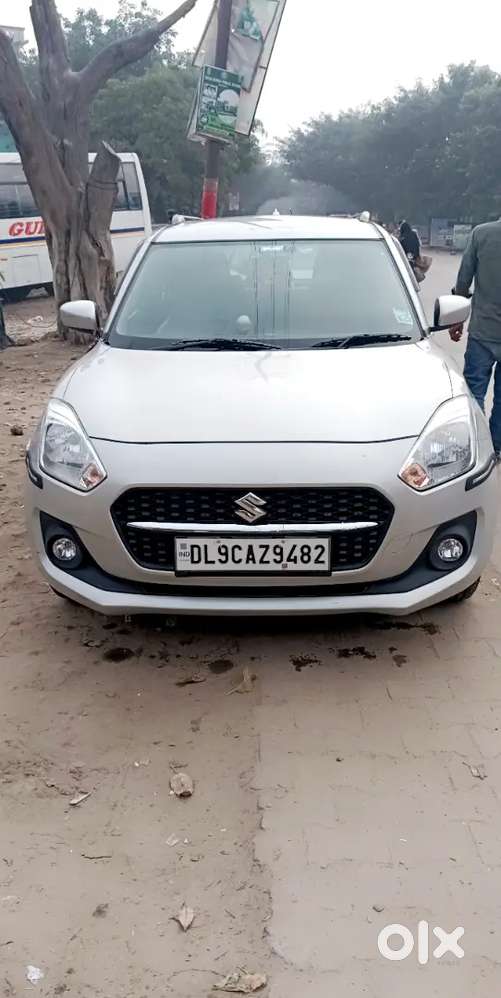 Car Me Koi Kasi Kami Nhi H  Ek Hath Car Chali H