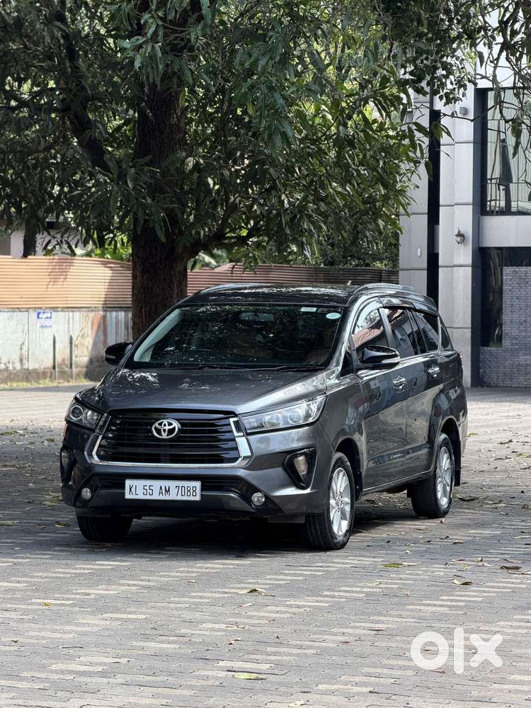 Toyota Innova Crysta 2.4 V 8 Str, 2016, Diesel