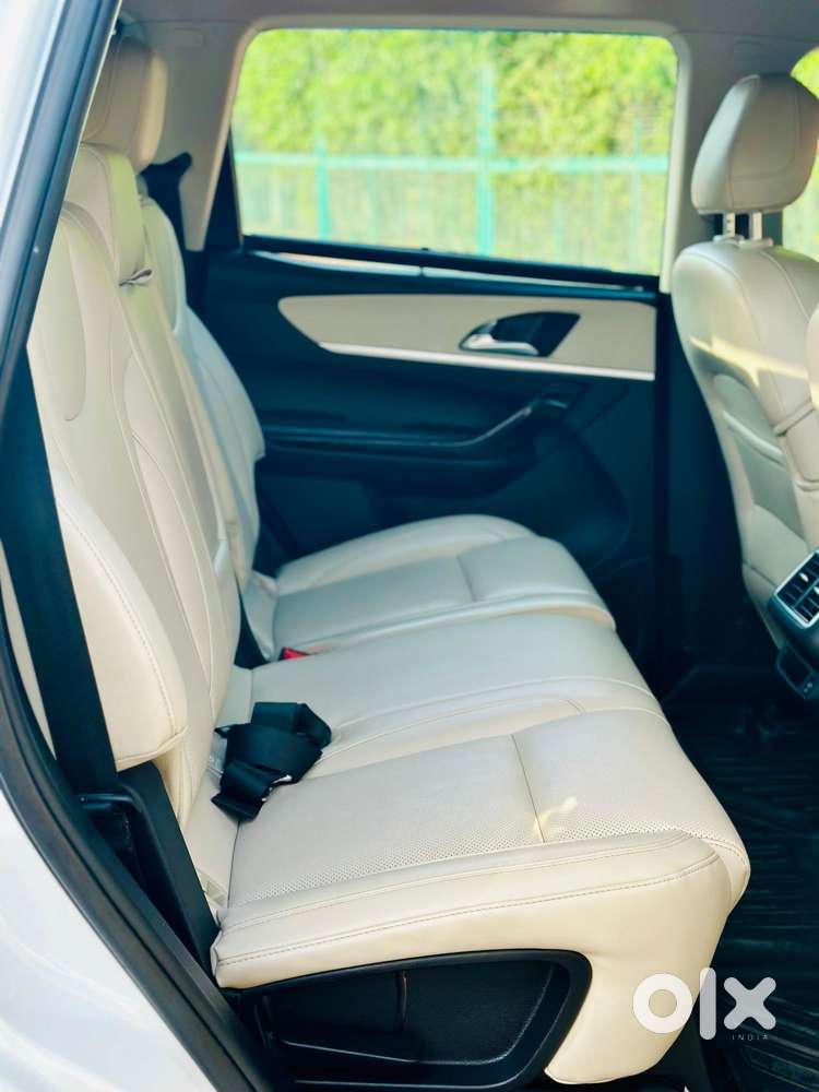 Mahindra Xuv700 2.2 Ax 7 Diesel At Luxury Pack Str Awd, 2023, Diesel