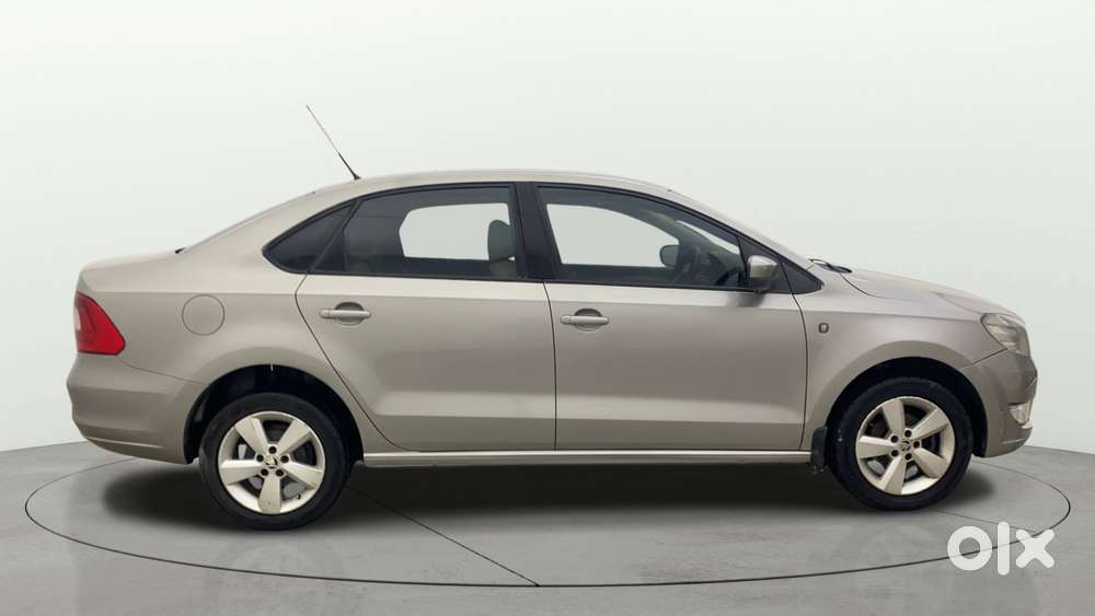 Skoda Rapid 1.6 Mpi Mt Elegance Plus, 2015, Petrol