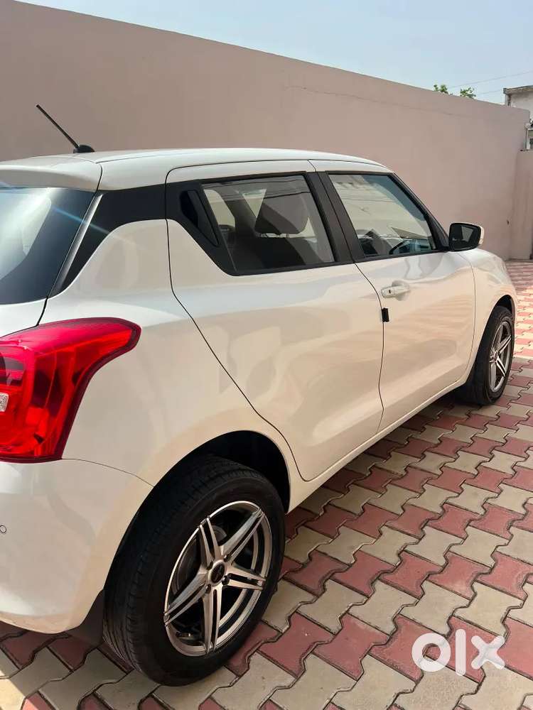 Maruti Suzuki Swift 2022 Petrol 12876 Km Driven