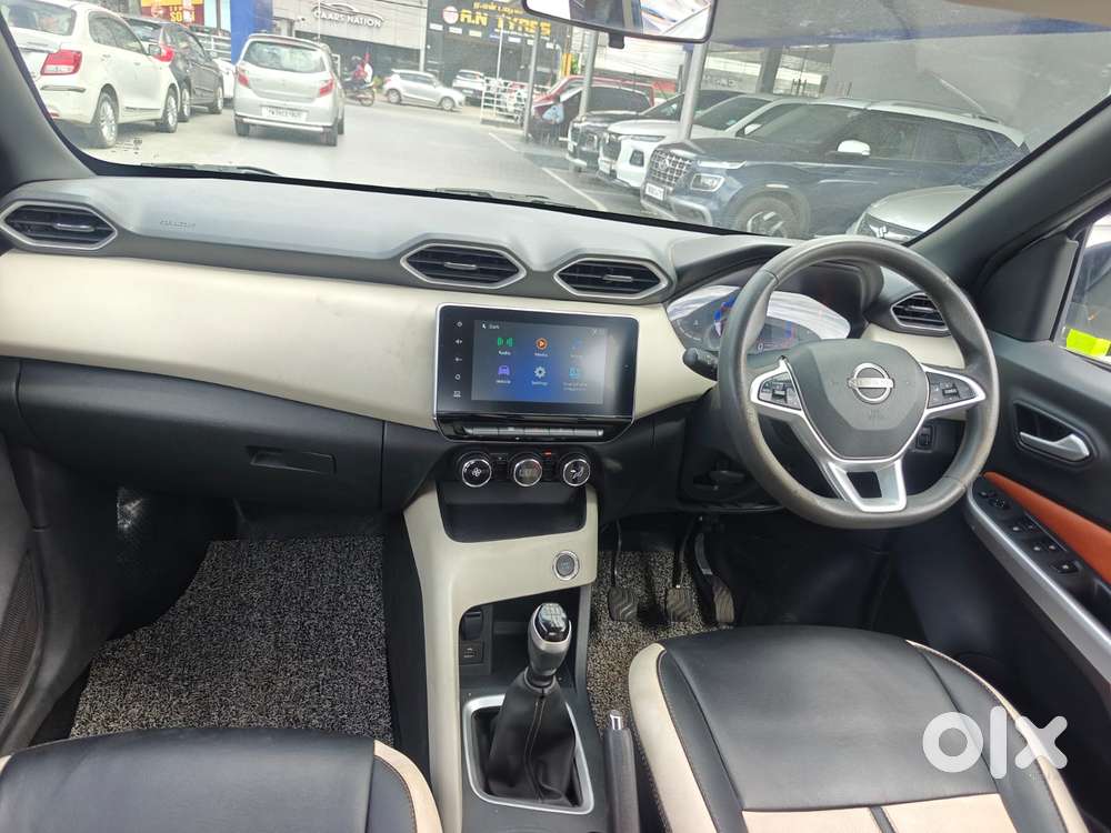 Nissan Magnite 1.0 Xv Premium, 2023, Petrol