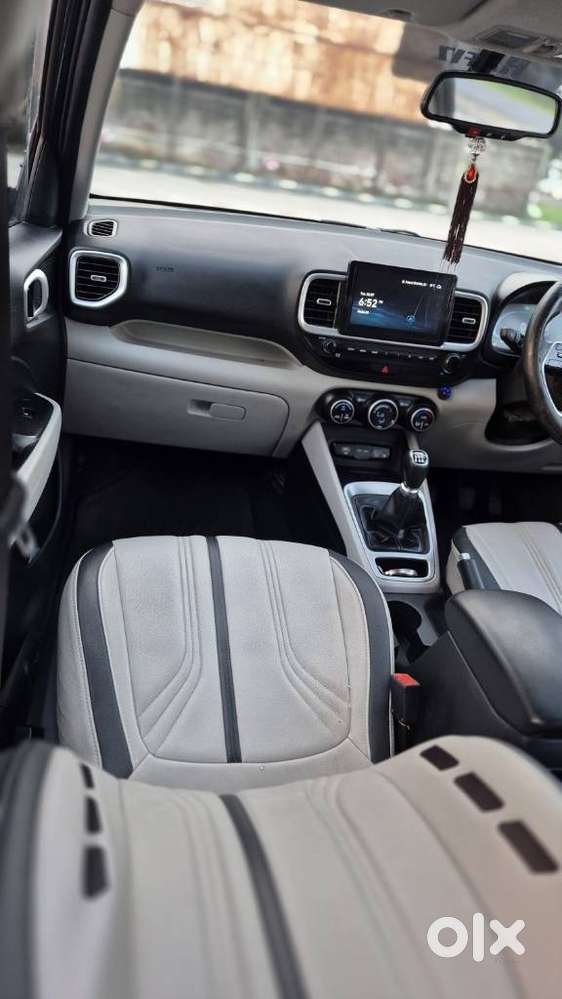 Hyundai Venue S(o) Knight Edition Mt, 2024, Cng & Hybrids
