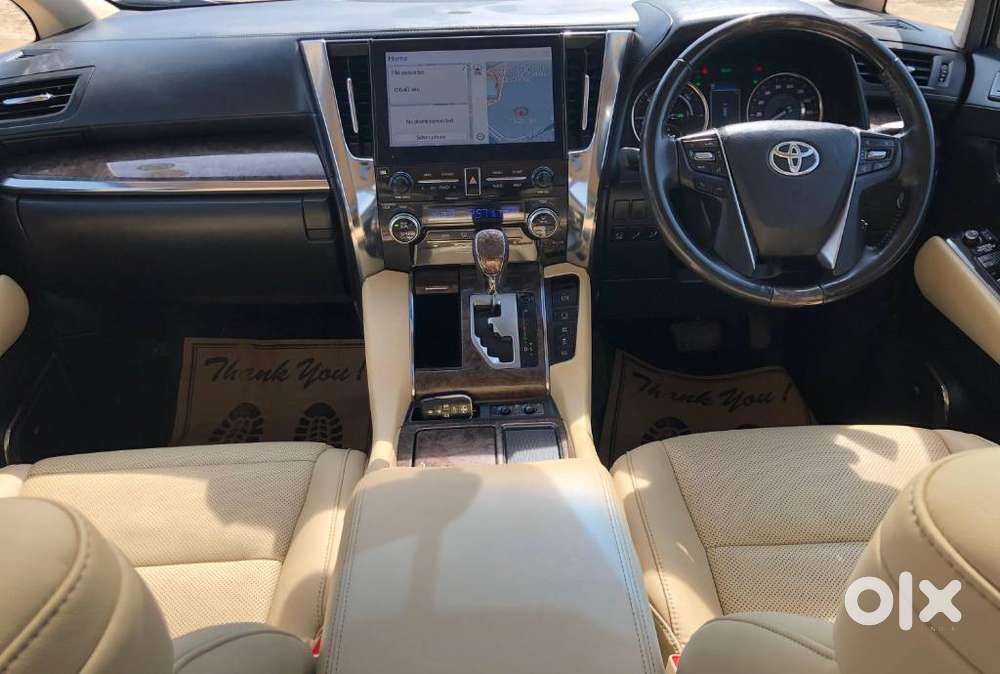 Toyota Vellfire 2.5 Executive Lounge, 2023, Cng & Hybrids