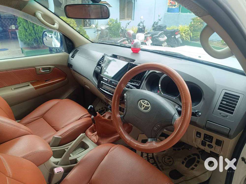 Toyota Fortuner 3.0 4x4 Manual, 2011