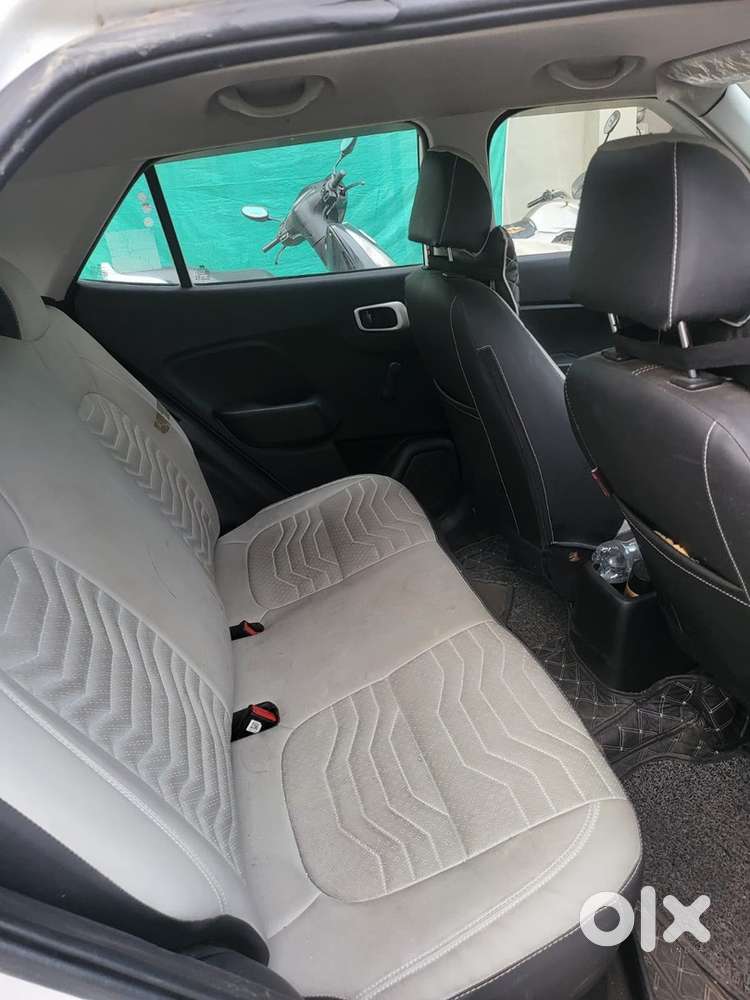 Hyundai Venue Petrol 19