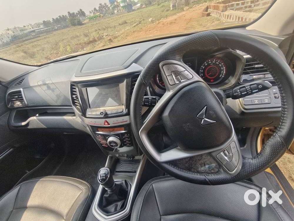 Mahindra Xuv300 W8 Option Dual Tone, 2022