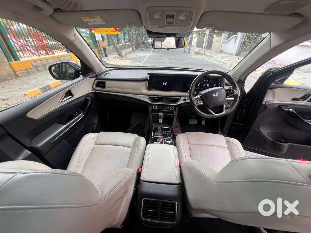 Mahindra Xuv700 2.0 Ax 7 Petrol At Luxury Pack Str, 2024, Petrol