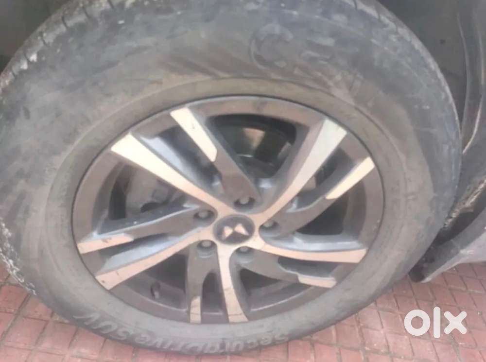 Mahindra Xuv700 2.2 Ax 3 Diesel Mt 5 Str, 2023, Diesel