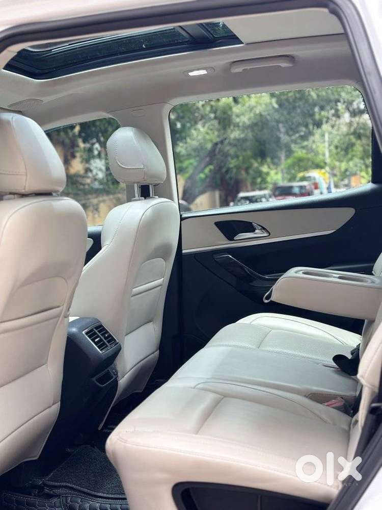 Mahindra Xuv700 2.2 Ax 7 Diesel At Str, 2025, Diesel