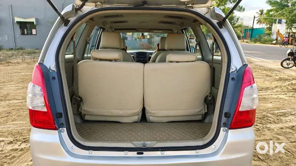 Toyota Innova 2010 Model With Service Record And With Brand New Tyres