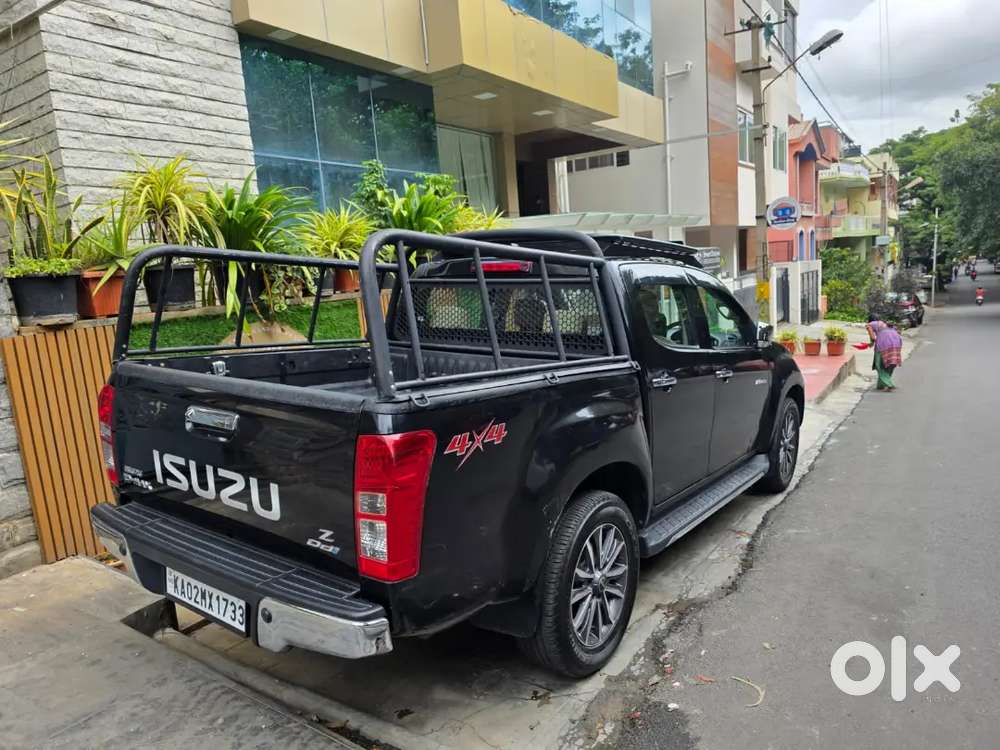 2022 Isuzu V-cross 2wd At Z  37,750 Km  Auto Diesel  Insurance 2026