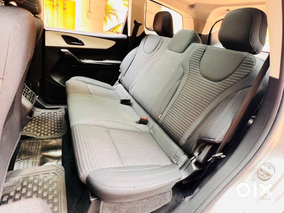 Mahindra Xuv700 2.0 Ax 5 Petrol At Str, 2022, Petrol