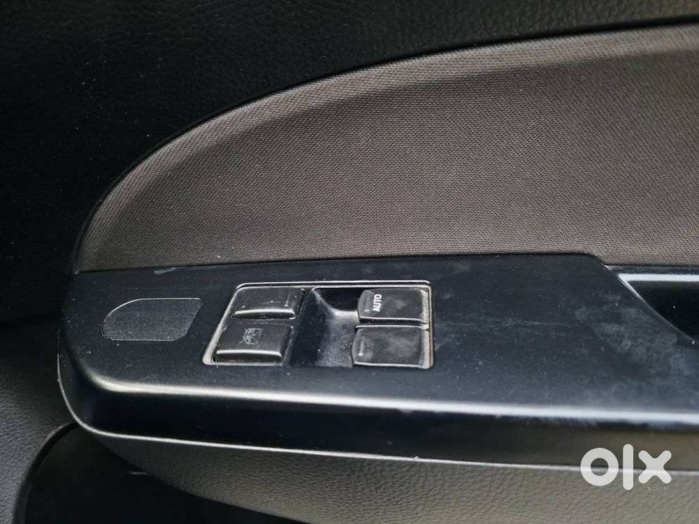 Maruti Suzuki Swift Lxi Optional-o, 2017, Petrol