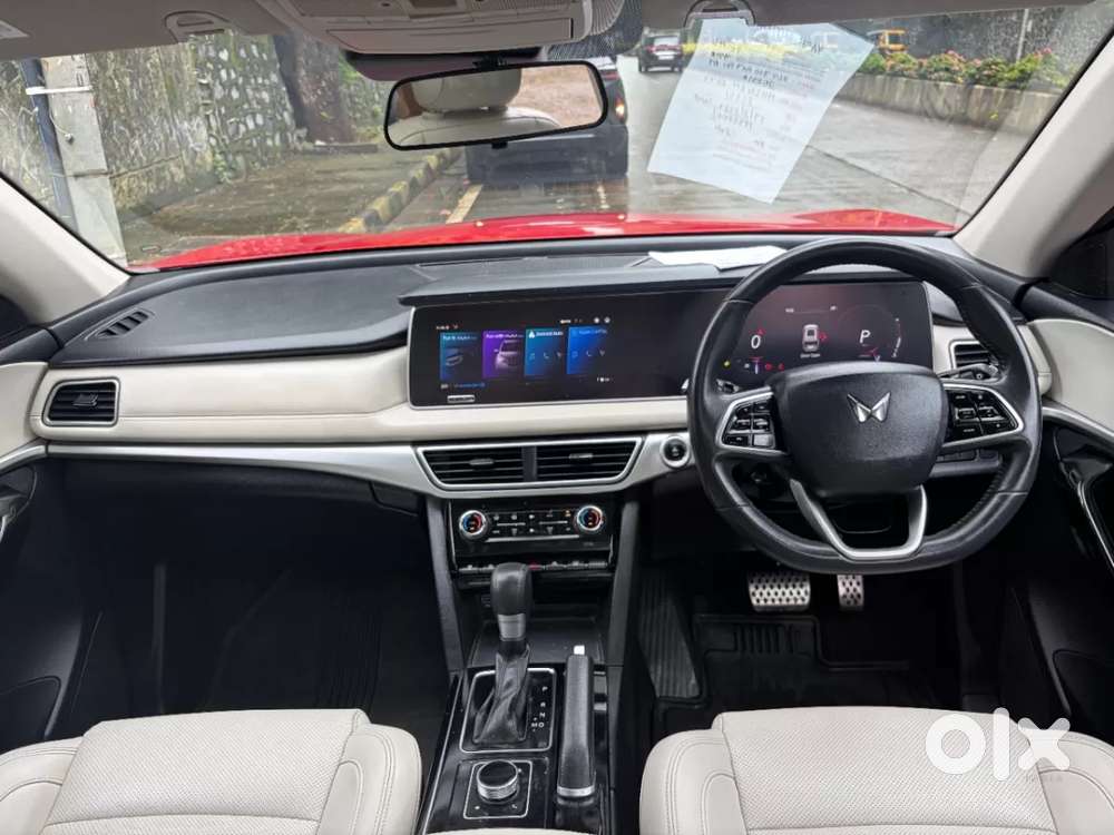 Mahindra Xuv700 2.0 Ax 7 Petrol At Str, 2023, Petrol