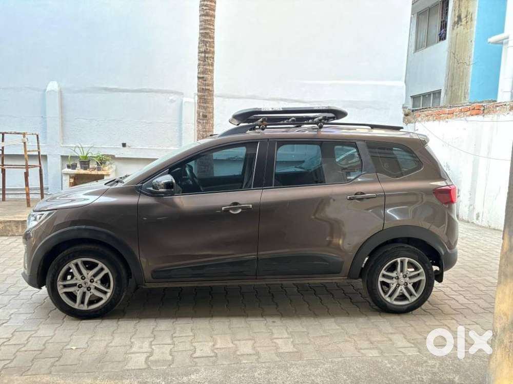 Renault Triber Rxz, 2022, Petrol