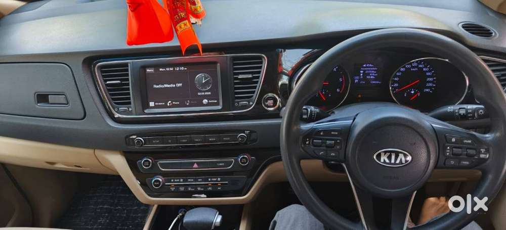 Kia Carnival - Well Maintained - Showroom Service Only