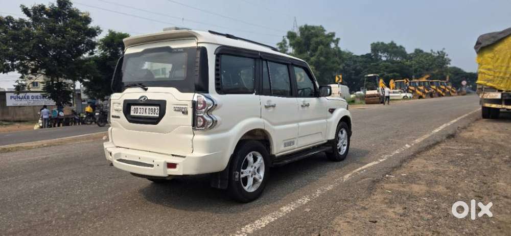 Mahindra Scorpio S10 8 Seater, 2016, Diesel